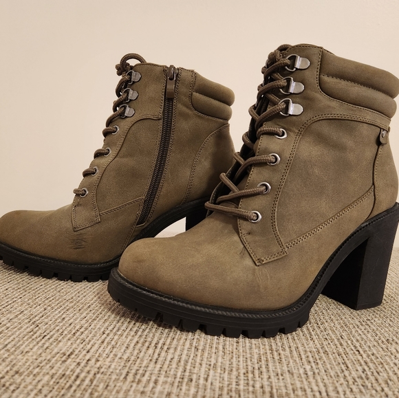 Torrid Olive Lace Up Hiker Bootie 9W - Picture 2 of 7
